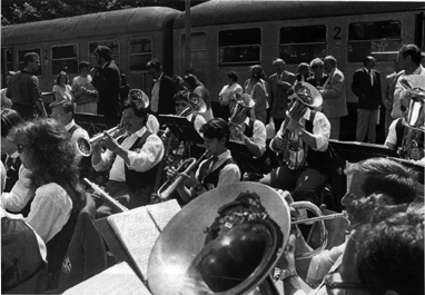 Bahn.gif (105329 Byte)