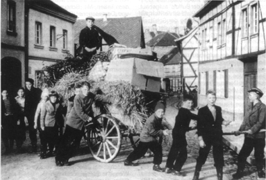 Martinsfeuer.gif (108046 Byte)