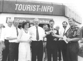 Eroeffnung.gif (58854 Byte)